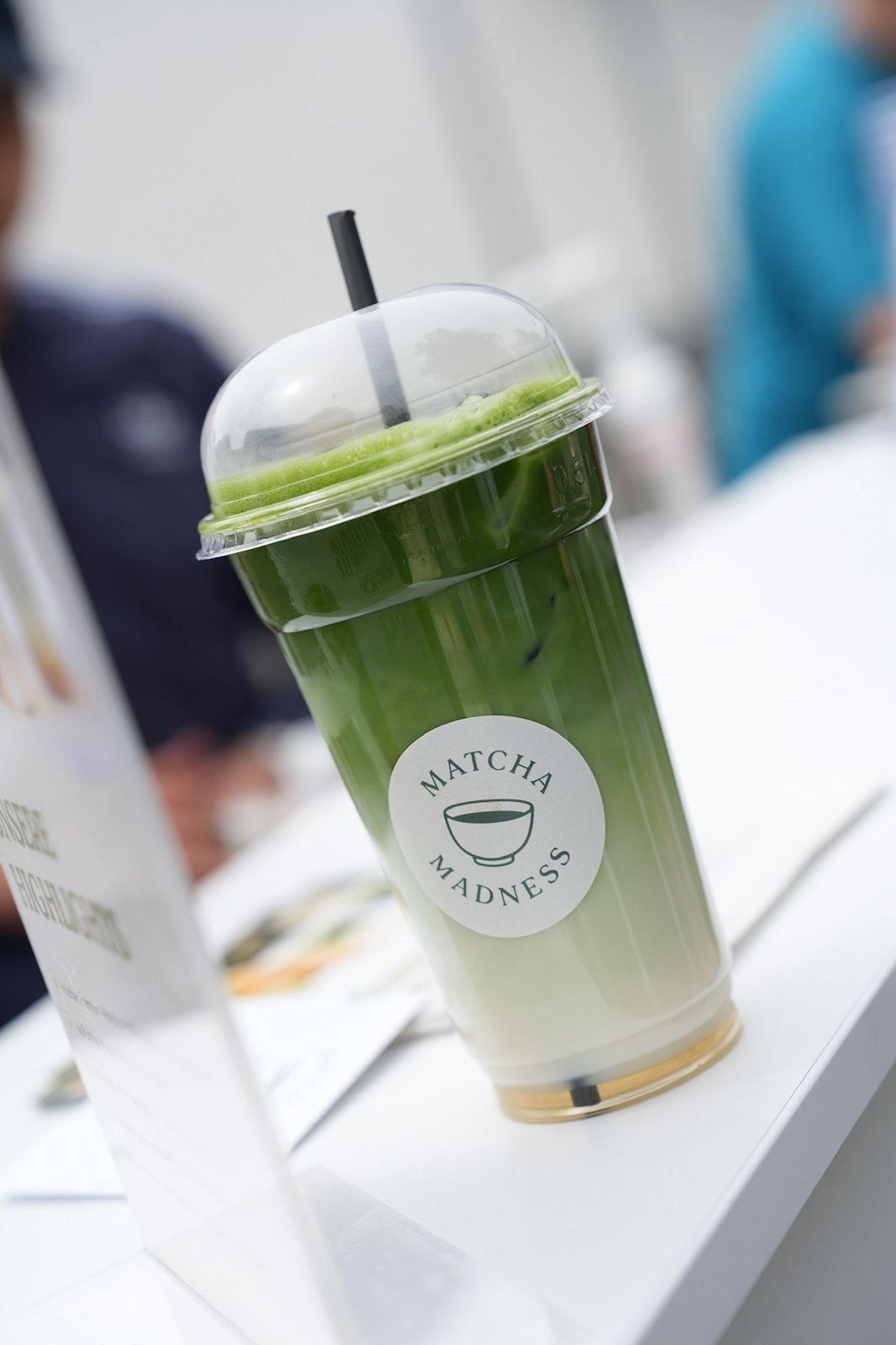 Stilvoll inszenierte Matcha-Bar auf einem Event