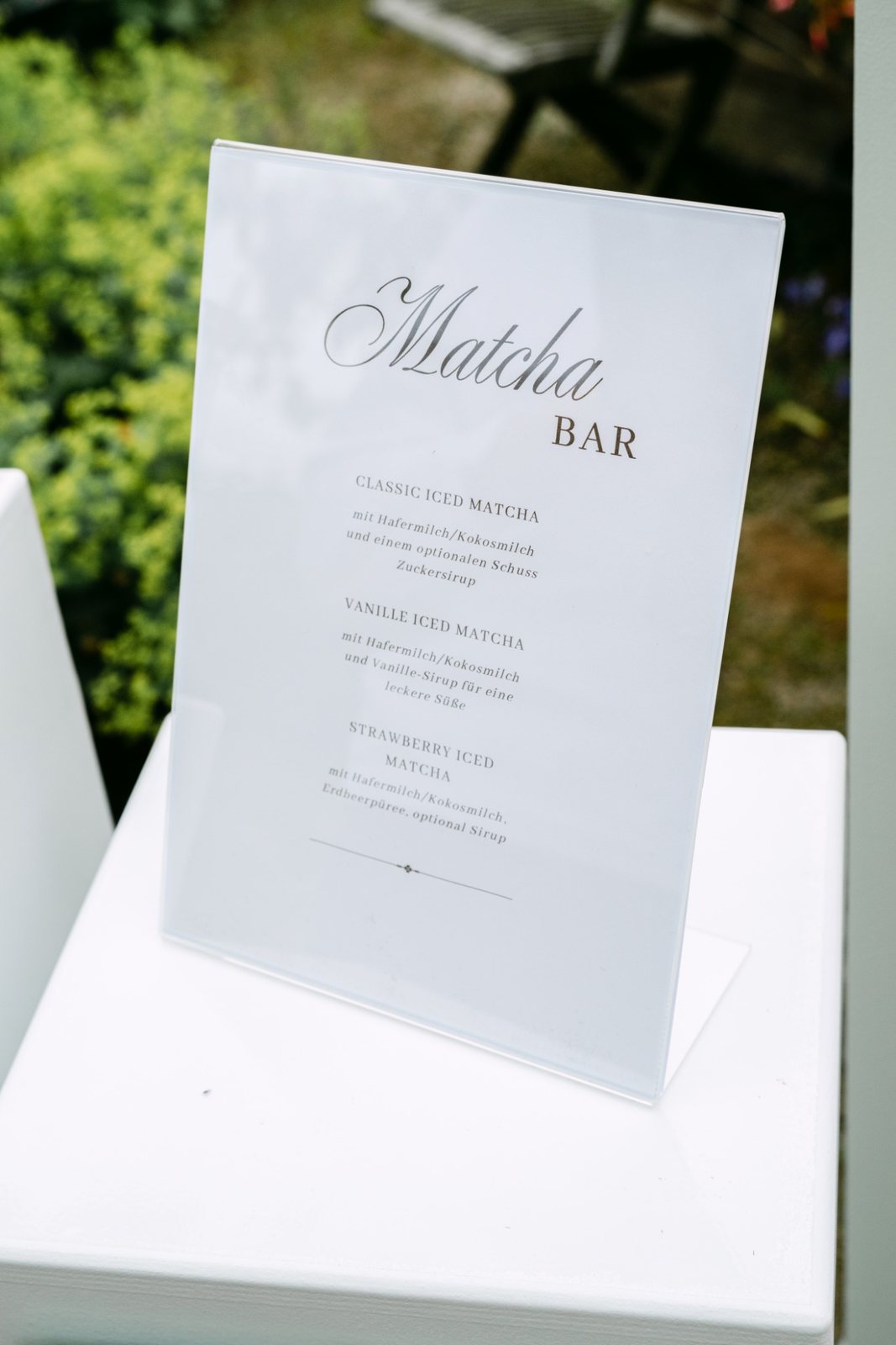 Matcha-Bar Menükarte mit Classic, Vanille und Strawberry Iced Matcha